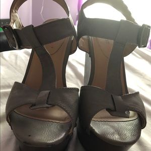 A pair of wedges